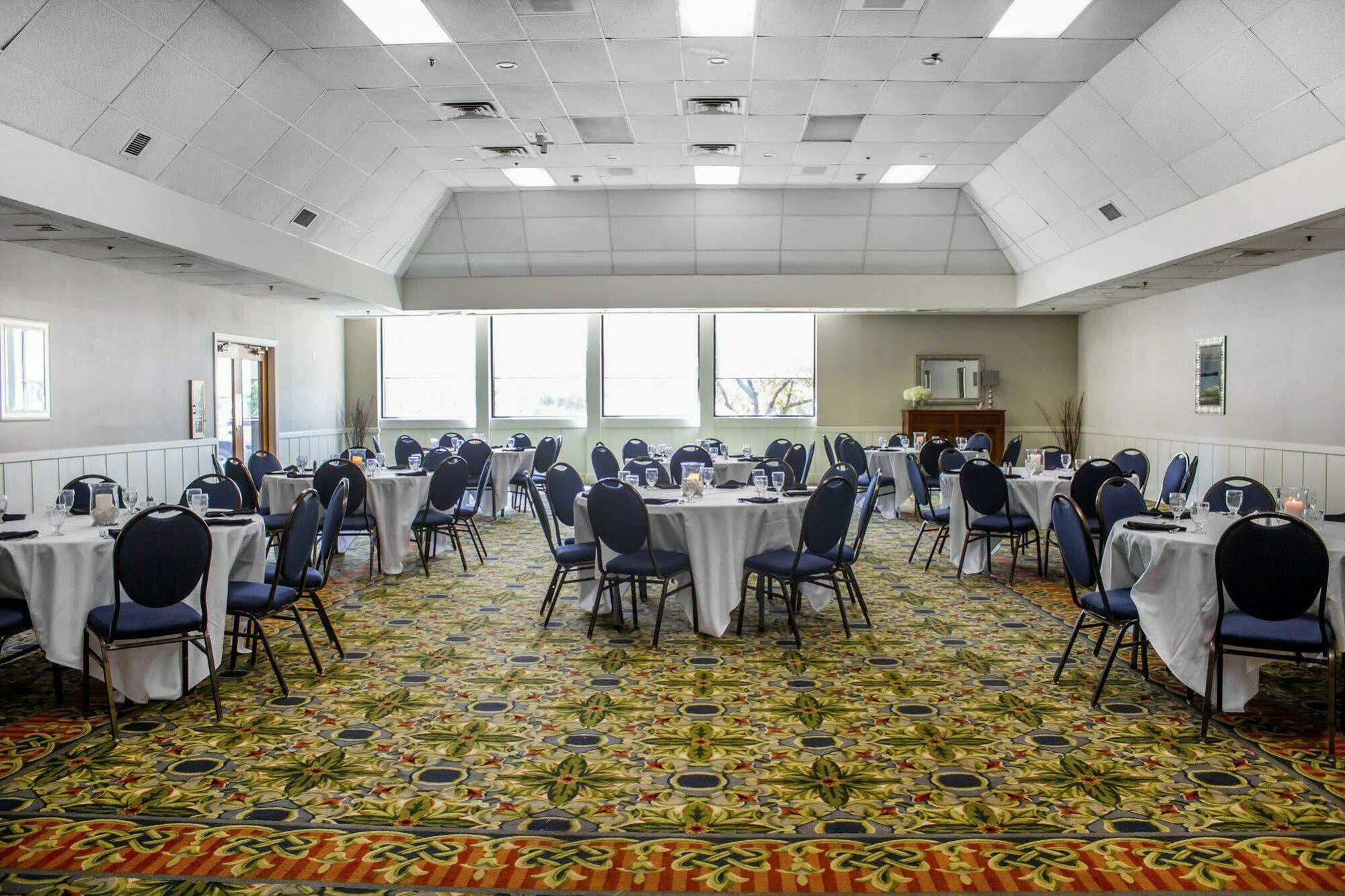 Clarion Hotel Conference Center On Lake Erie Dunkirk Exterior photo